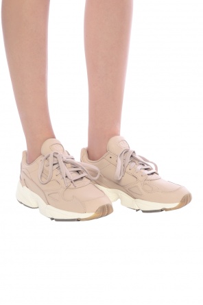 Buty sportowe ‘falcon w’, zdjęcie 2 Buty sportowe ‘falcon w’ od ADIDAS Originals